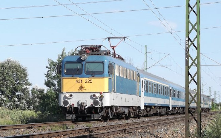 Az éjszakai vihar miatt késnek a vonatok a ceglédi vonalon