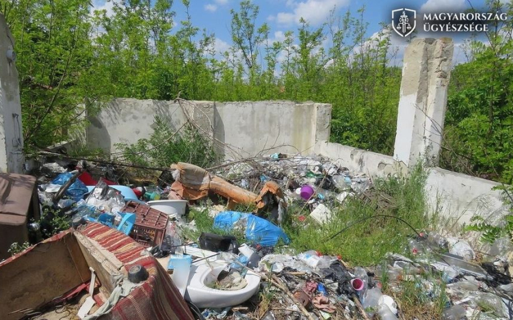 Évekig nem szállíttatta el a hulladékát