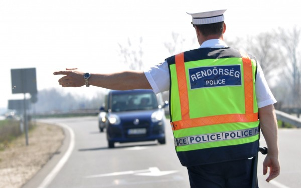 Figyelj és lassíts! 