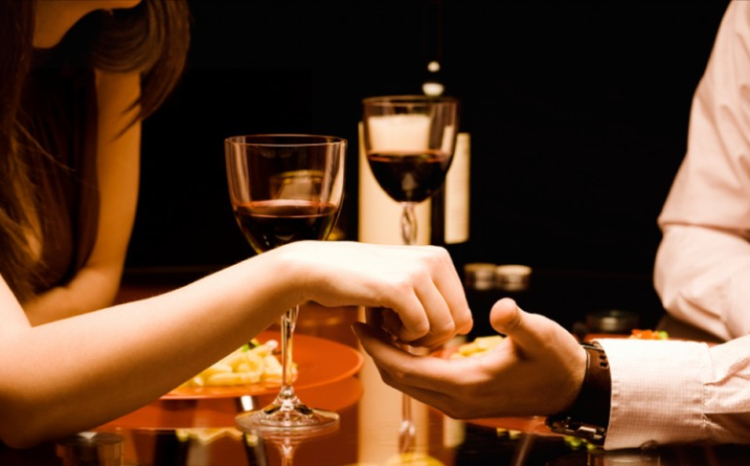 Pénzt csalt ki jóhiszemű udvarlóitól Mária