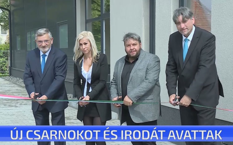 Új csarnokot és irodát avattak