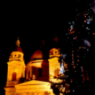 Gyönyörű karácsonyi fénybe borult a Szabadság tér