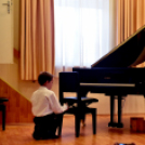 Hangszerbemutató és hangszersimogató a zenesuliban