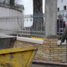 Strand-szerelik a beléptető rendszert