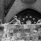 A berlini fal építése és lebontása képekben