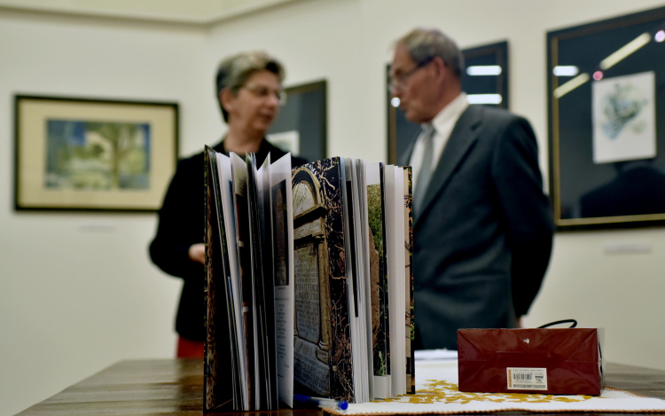 A ceglédi Református Öregtemető legszebb sírkövei 