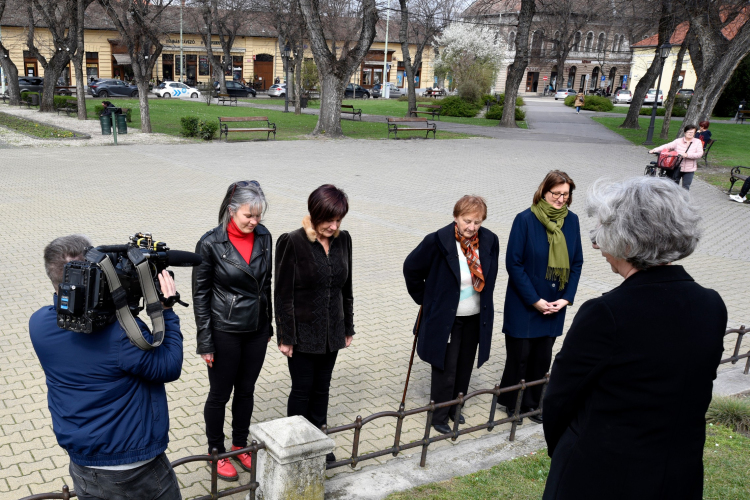 Virággal emlékeztek Kossuth Lajosra