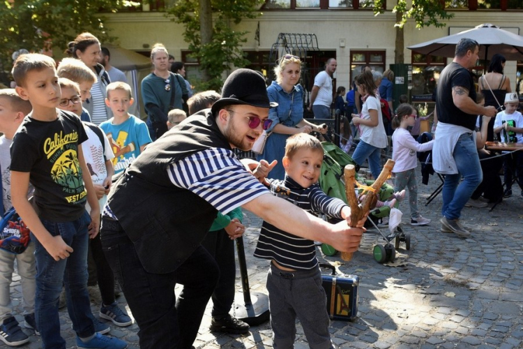 Régi Idők Piacztere az Eötvös téren