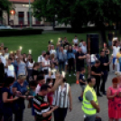 Demonstráció az éjszakai autóversenyzés ellen