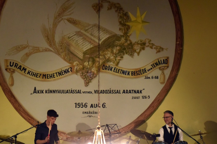 Teltházas koncert a Gyülekezeti Házban