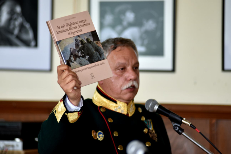 Hősök napja Cegléden