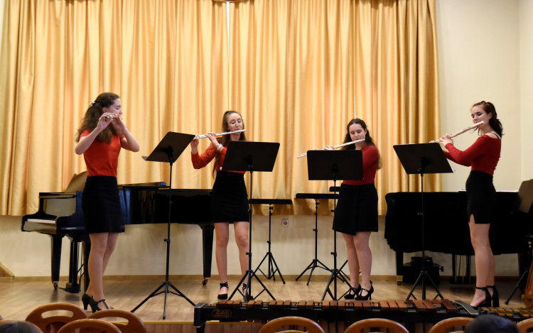 Kamarazenei versenyt rendeztek