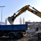 Bedarálják a lelátót