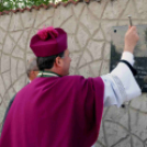 Emléktábla a ceglédi áldozatokért