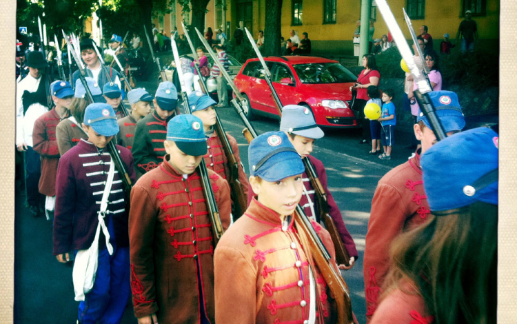 ’’Fegyverbe szólítom e város lakóit!,,