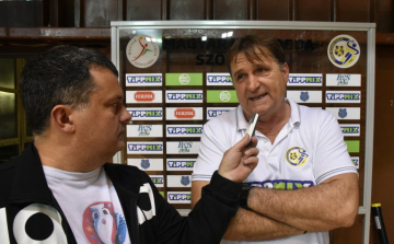 Ceglédnek fekszik a komlói játék