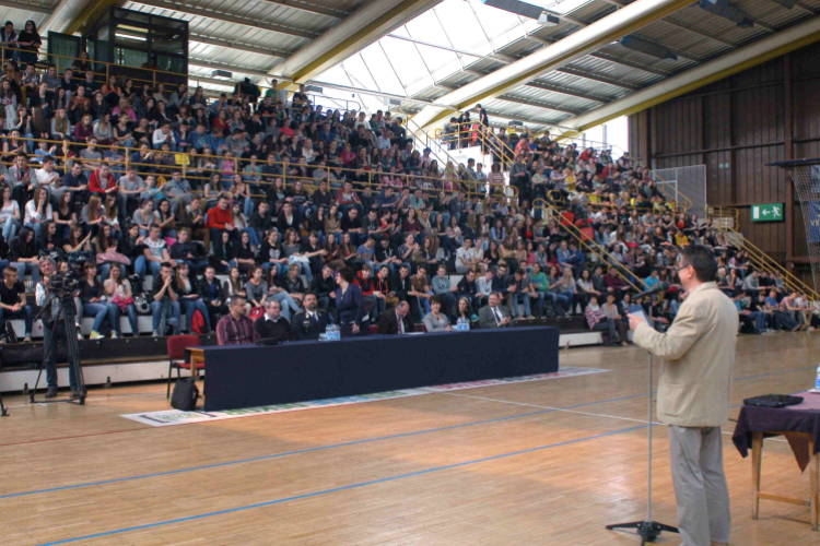 Bűnmegelőzési előadás a Sportcsarnokban