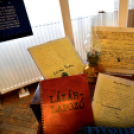 Négyszögletű Kerek kiállítás 