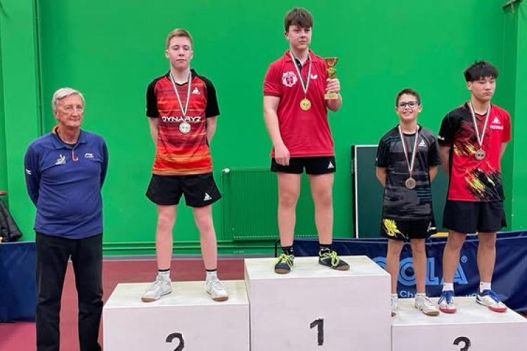 Egyéni utánpótlás sikerek és küzdelmes csapat meccsek