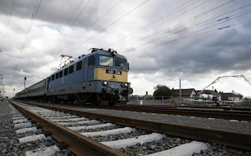 Hideg van és még a vonatok is késnek