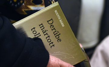 Derűbe mártott toll