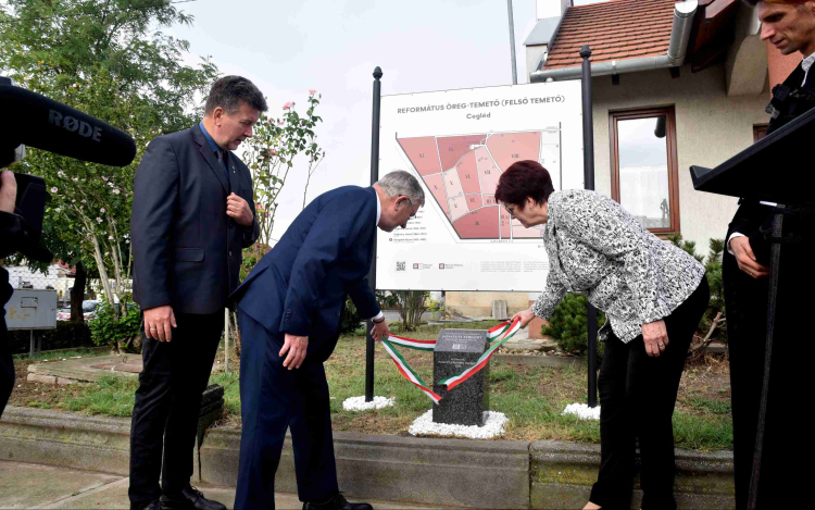 Védett sírokhoz vezetnek a kövek