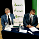 Aláírták a szerződést