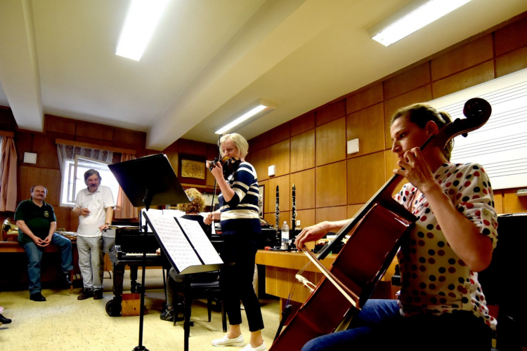 Interaktív hangszerbemutató