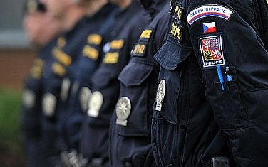 Csehország rendőröket küld Magyarországra az illegális bevándorlás miatt