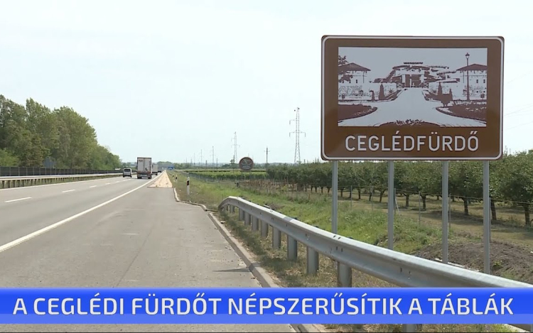 A Ceglédi Fürdőt népszerűsítik a táblát