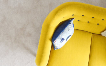 Bútorokat loptak Cegléden