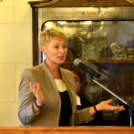 Táblaavató a Békebeli Cukrászdában