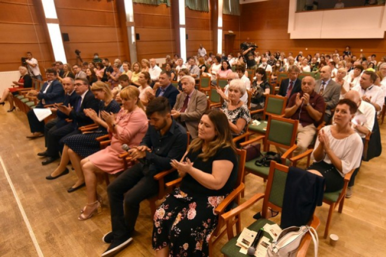 Ünnepélyesen felavatták a Losontzi EGYMI autista ellátást végző új telephelyét