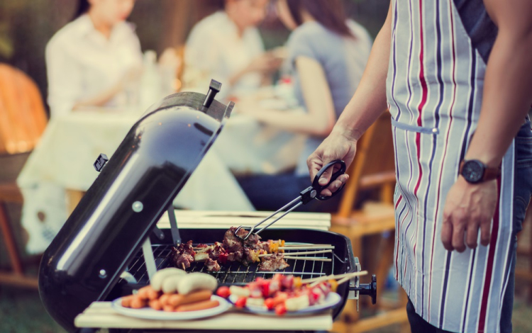 A faszenes grill használatának 6 legfontosabb előnye az ételek elkészítéséhez