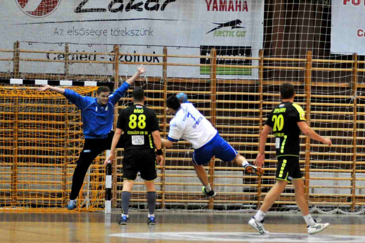 Ceglédi KKSE- Sport36 Komló 27 – 25 (11-16)