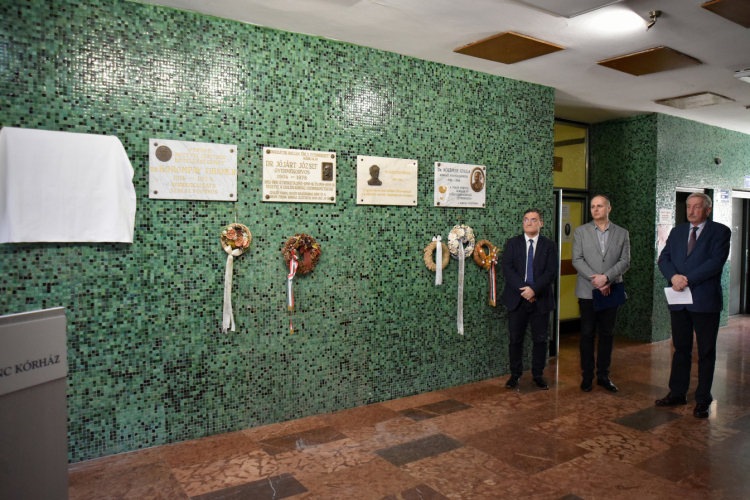 Táblát avattak Dr. Őze Béla emlékére