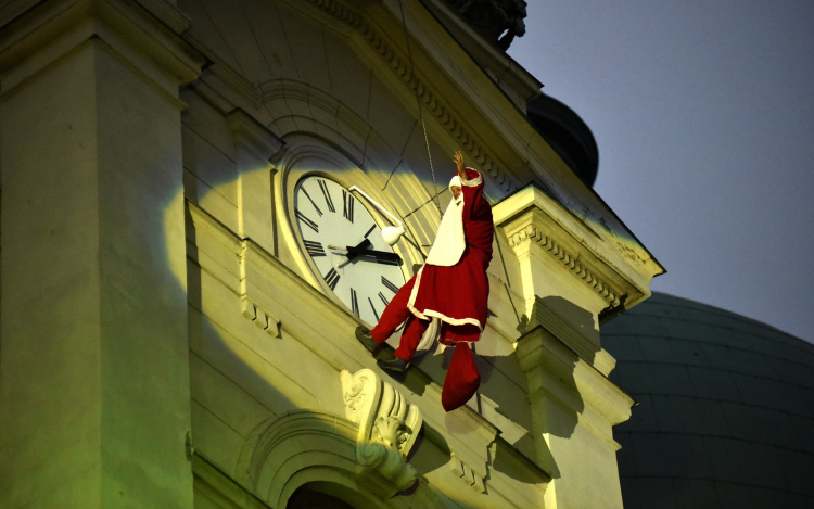 Ugrott, futott, fotózkodott