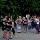 Demonstráció az éjszakai autóversenyzés ellen