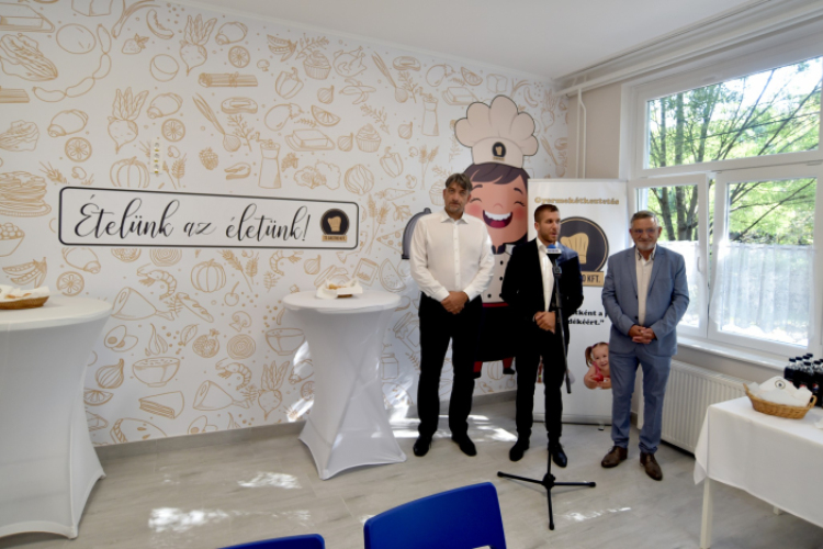 Megújult és kibővült a Várkonyi Iskola Széchenyi úti épületében az ebédlő