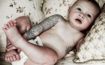 Döbbenet - Alig három évesen tetoválják VIDEÓ