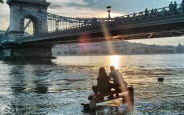 Esküvő az árvízi gáton