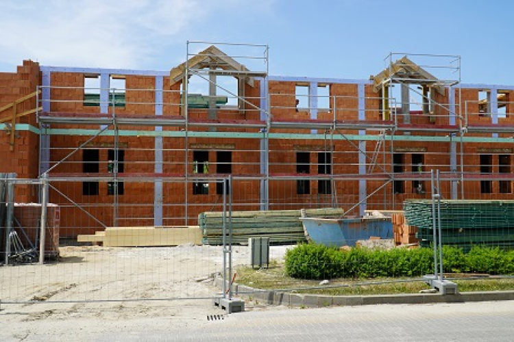 Hamarosan már a cserepet rakják