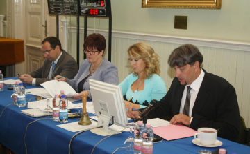 Vita a ceglédi ovi körül