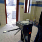 Strand-szerelik a beléptető rendszert