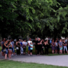 Demonstráció az éjszakai autóversenyzés ellen