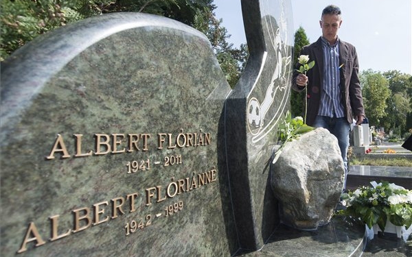 Felavatták Albert Flórián síremlékét Óbudán