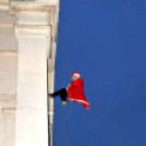 Ceglédi mikulás a templomtoronyból