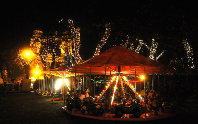 Fedett jégpálya és szabadtéri szilveszter