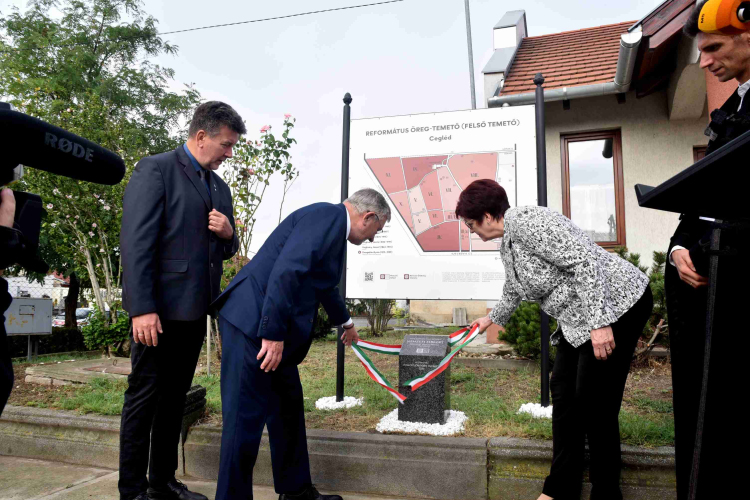 Védett sírokhoz vezetnek a kövek