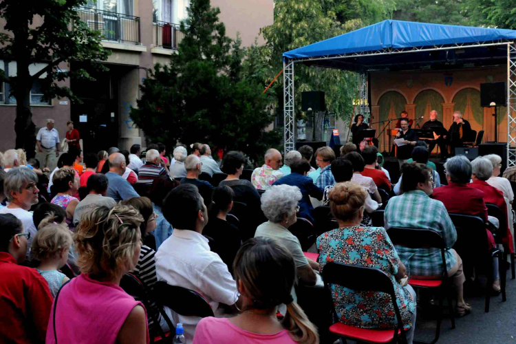 Ez az éjszaka Cegléden is más volt